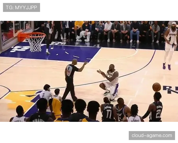 勒布朗季后赛挡拆拉开防线提升关键时刻得分效率