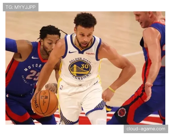 格林挡拆制造错位提升防守效率显著拉开球队优势