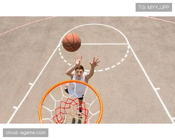 为什么球卡在篮筐上不算得分？深度解析这一特殊规则！